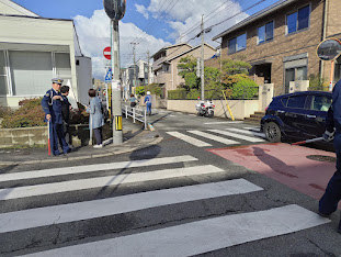 横断歩道を渡っている人たち

AI によって生成されたコンテンツは間違っている可能性があります。