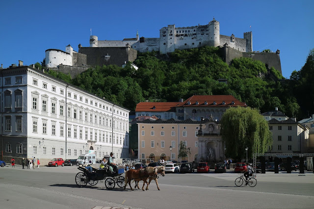 File:Salzburg Kapitelplatz 01.jpg - Wikimedia Commons