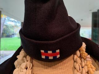 Une image contenant coiffe, Accessoire de mode, chapeau, habitsDescription générée automatiquement