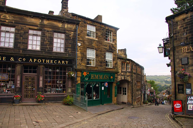 File:Main Street in Haworth - geograph.org.uk - 2649201.jpg ...