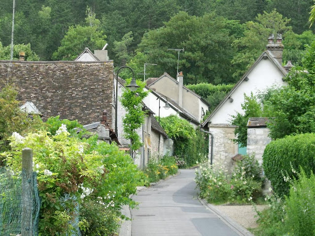 Road in Giverny to Monet's Garden | The road leading to Mone… | Flickr