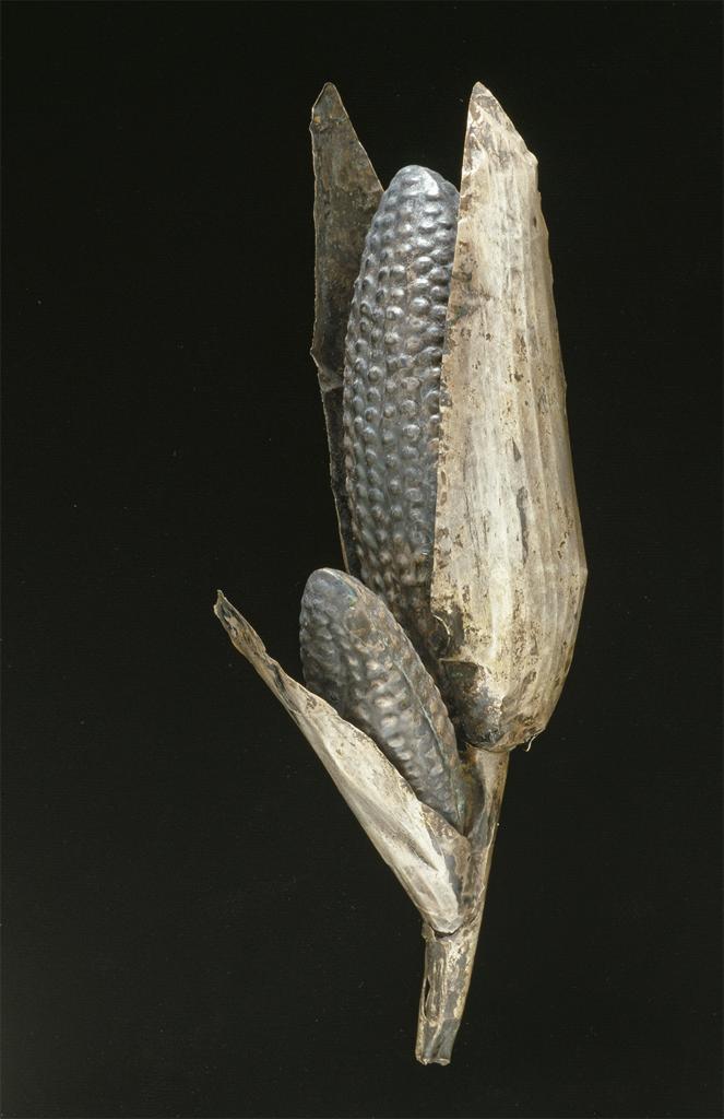 Sculpture. A life-size piece depicting two maize cobs with husks in silver and gold.
The maize cobs are one-to-one scale, sculpted with precise attention to realistic detail.

