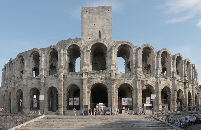 File:FranceArlesArenes 07-2010.jpg - Wikimedia Commons