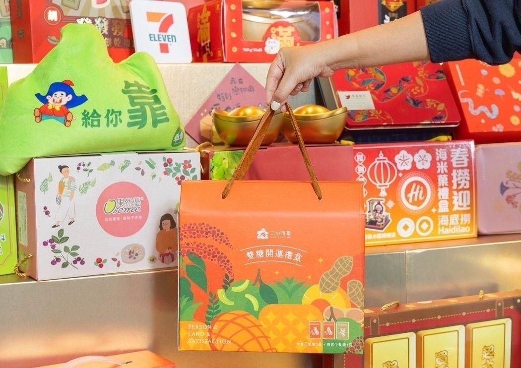 可能是 1 人、水果、龍眼和文字的圖像