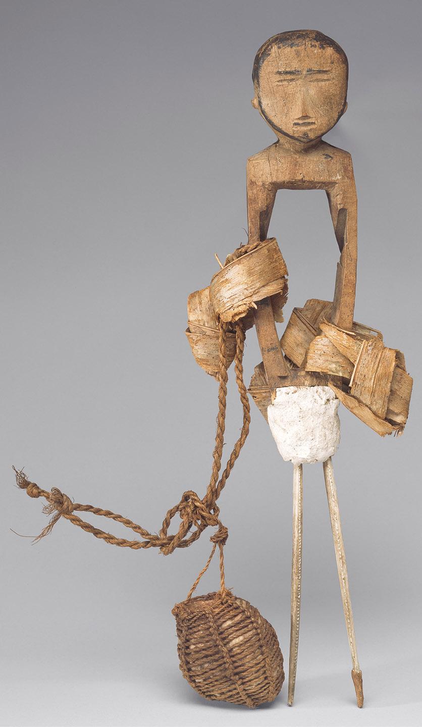 A wooden object with a rope

Description automatically generated